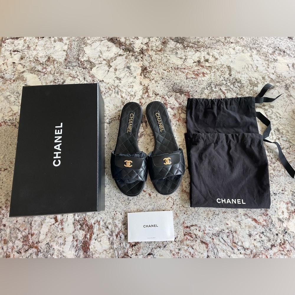 Chanel Turnlock Quilted Black Slides - Size EU 39 / US 8 - Excellent condition - Picture 4 of 16
